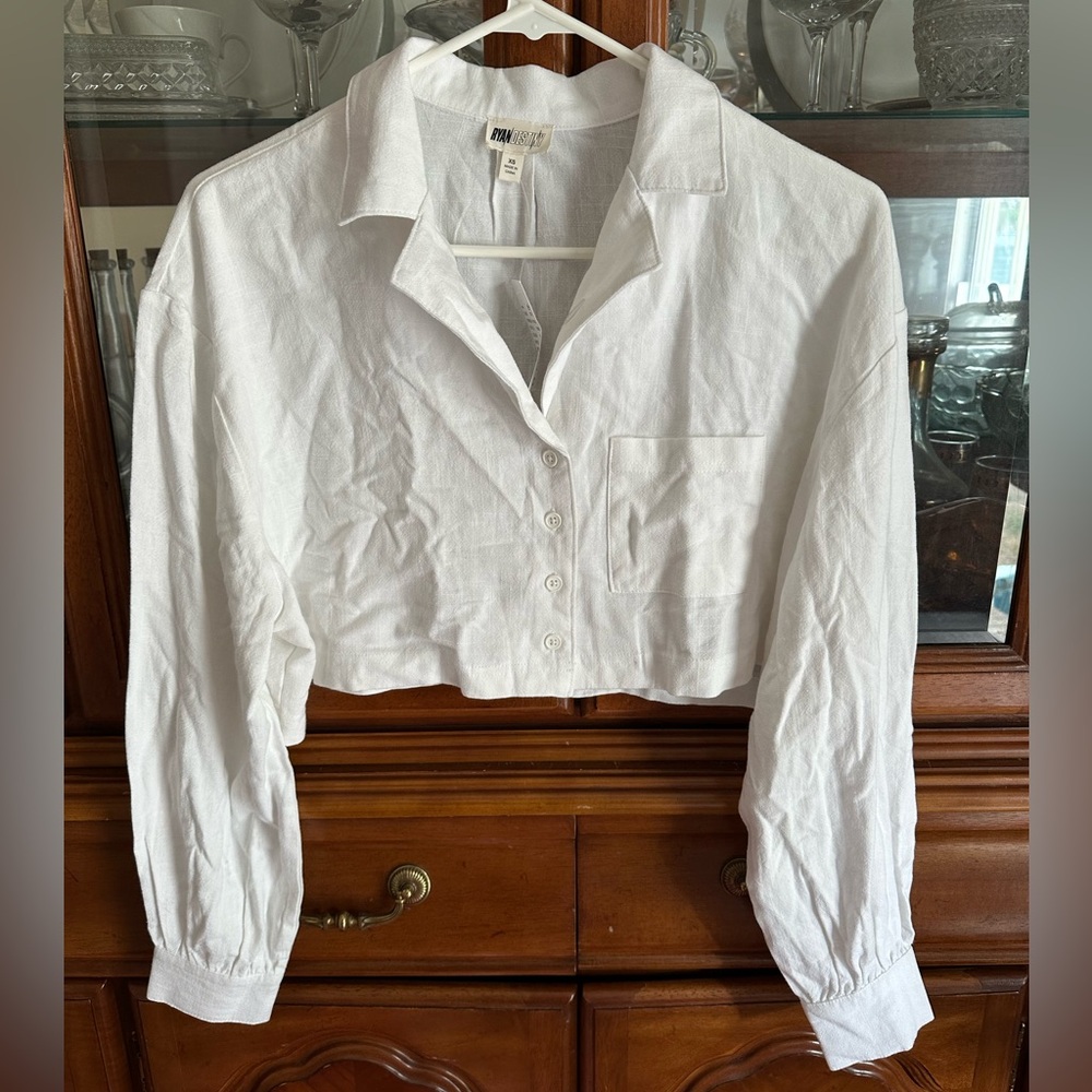 PacSun Classic White Button-Up Cropped Shirt